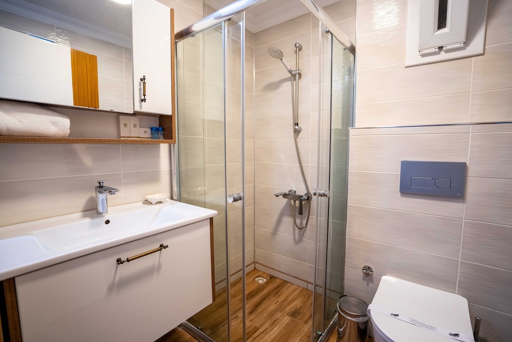 Cunda Giritlioğlu Otel Yetişkinlere Özel +12 - Image 47