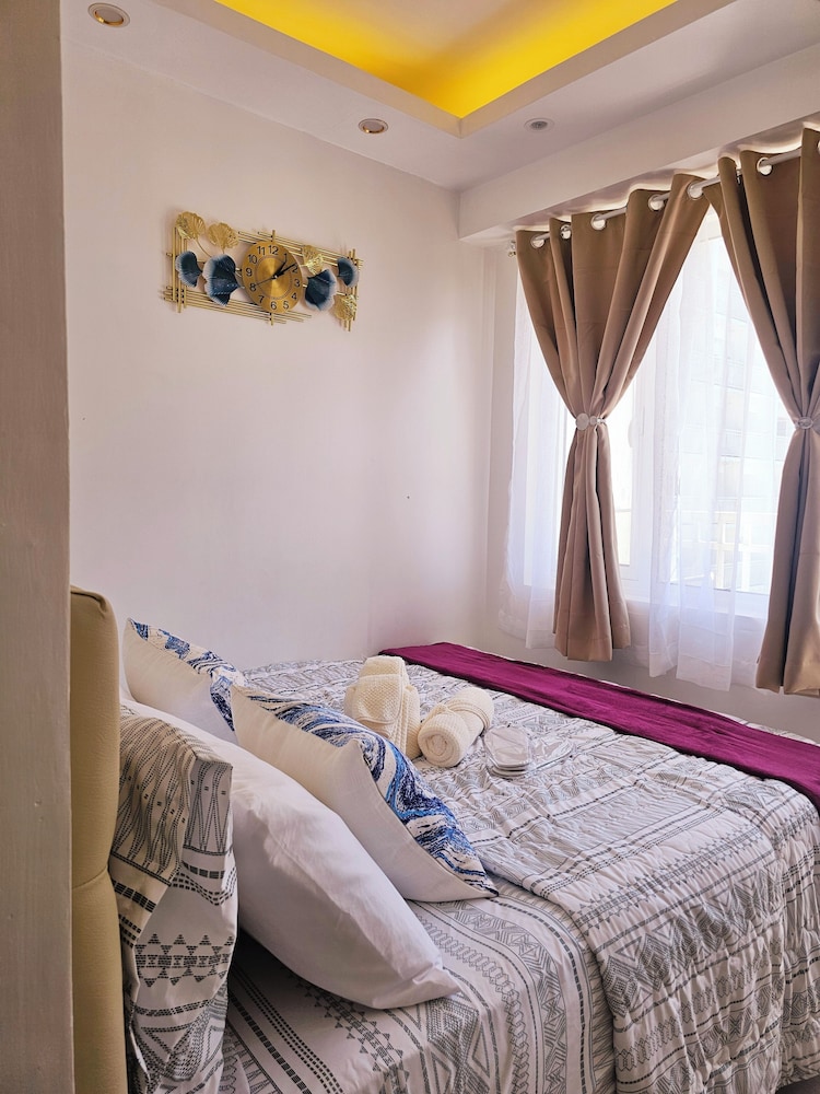 Hannah Crib at Shore Residences