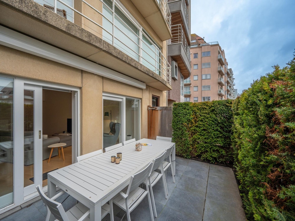 Apartment in Knokke Near Duinbergen Beach