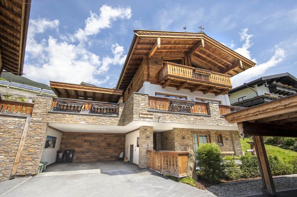 Chalet With Sauna and Natural Pool