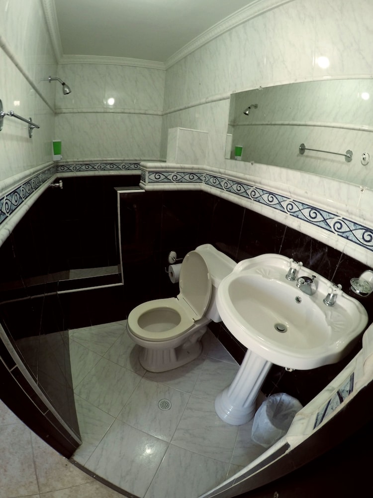 Wonderland Hostel By GB Collection