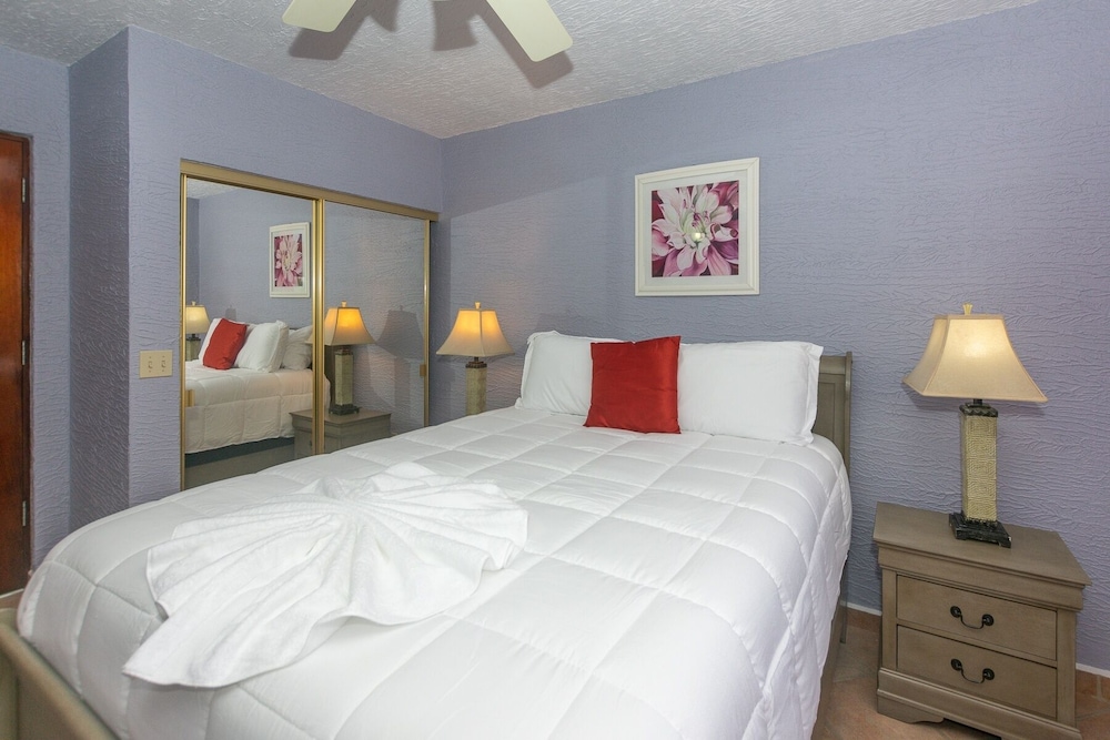 Pineapple Villa 531 2 Bedroom Condo by RedAwning view 2