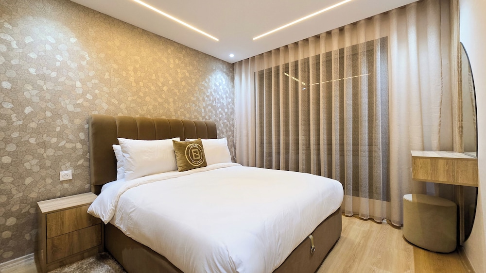 Luxury Living - Near to football stadium