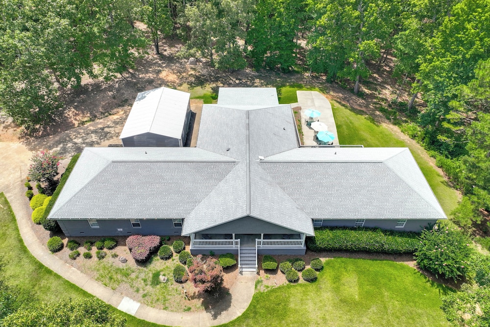 Ideal for Reunions & Retreats: Brooks Getaway!