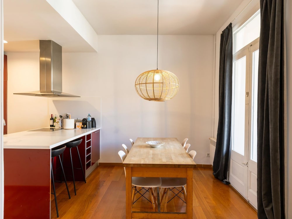 Apartamento de Tres Habitaciones con Terraza 21B