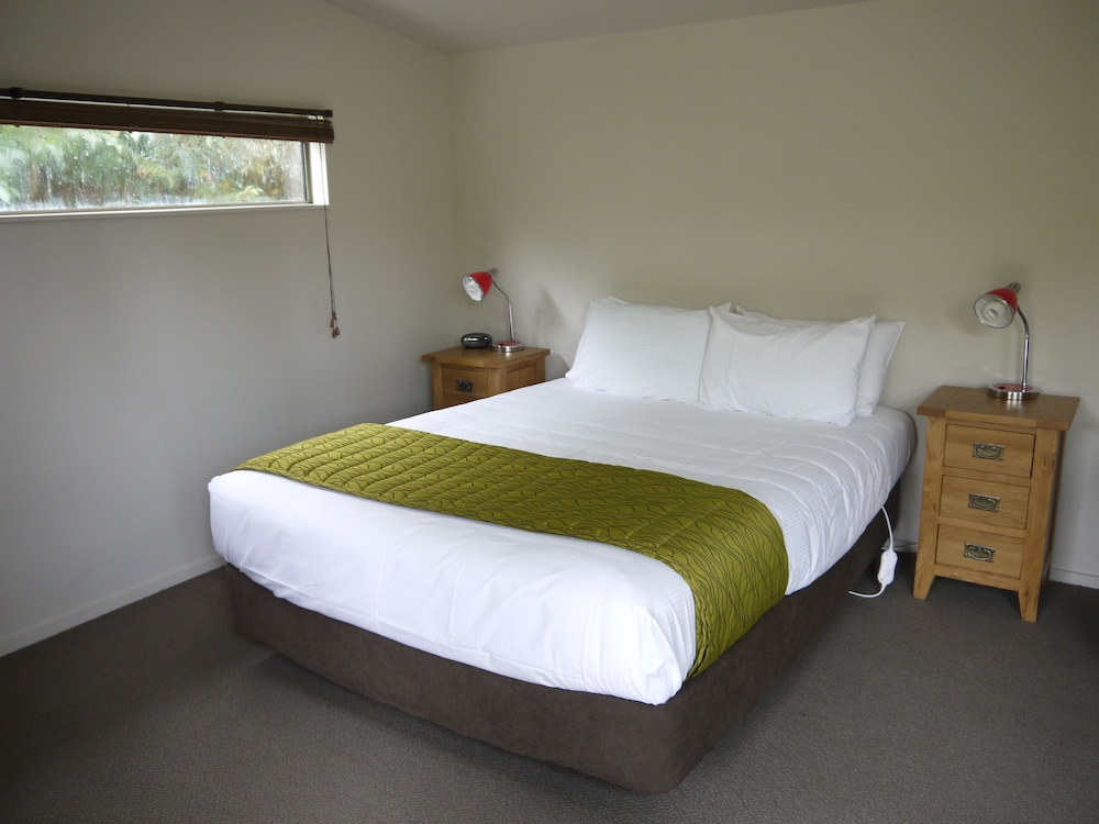 Central Franz Josef Cabins and Flats view 4
