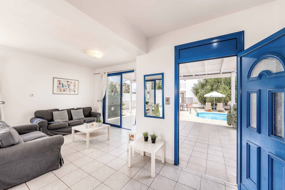 Villa Akti