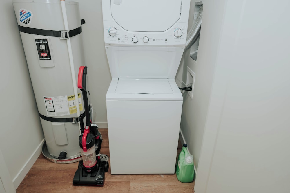 NEW Minimalist & Clean Apt in Downtown SLC