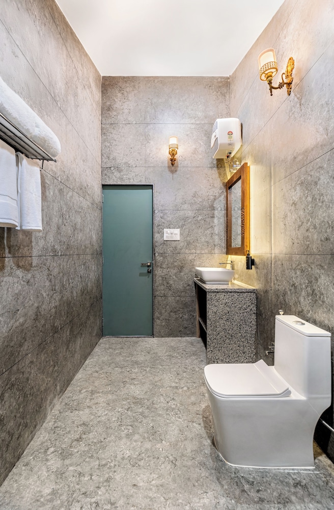 Merriment Luxury Resort & Private Pool Villa, Abu Road