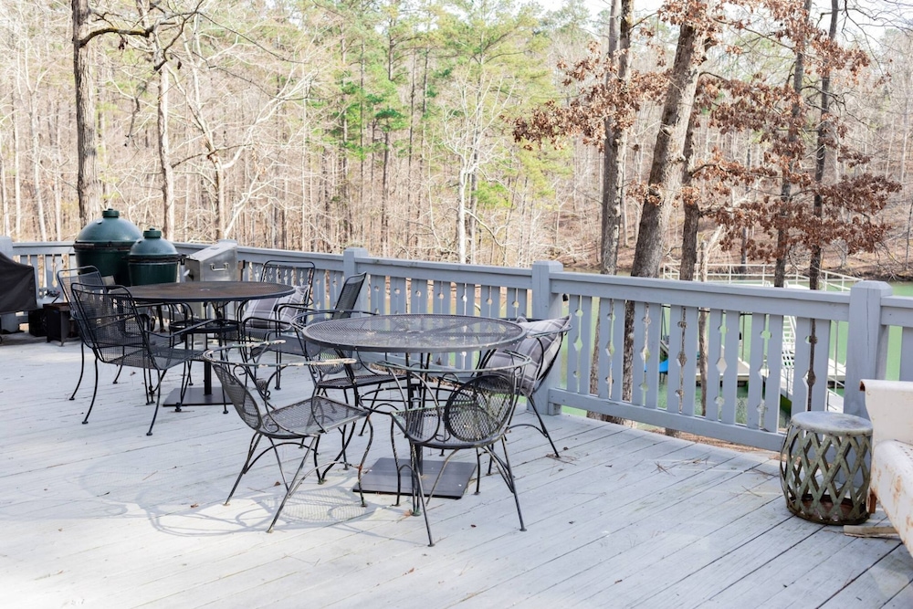 Classic Lakeside Cottage Masters Rental