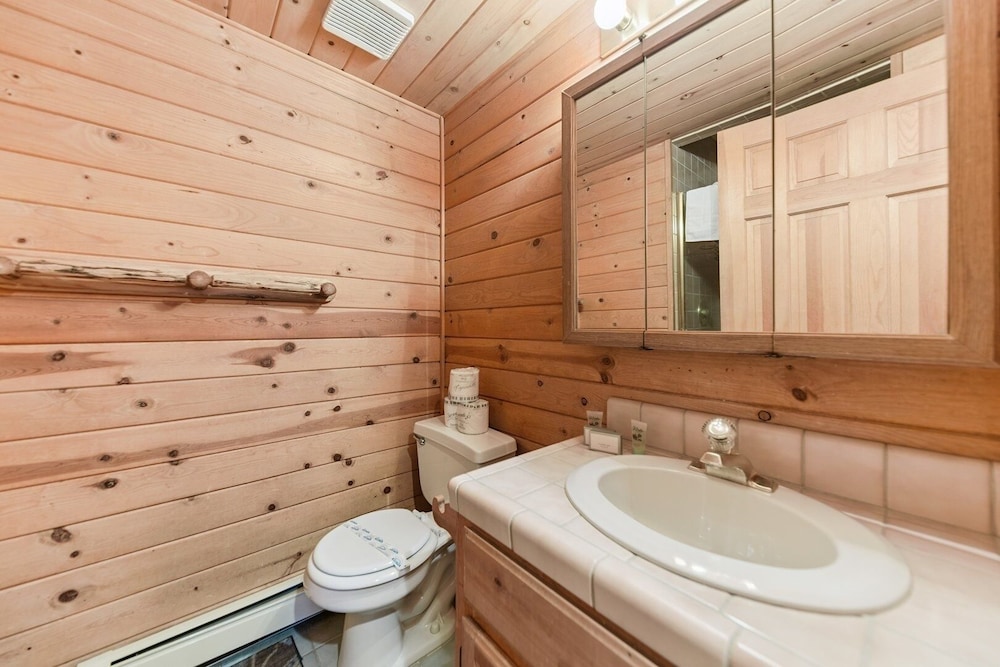 589 Danube Drive 3 Bedroom Condo