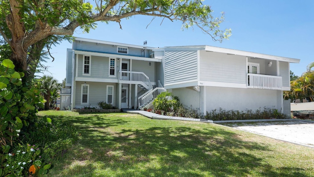 9141 Lake Drive Unit 102 view 3