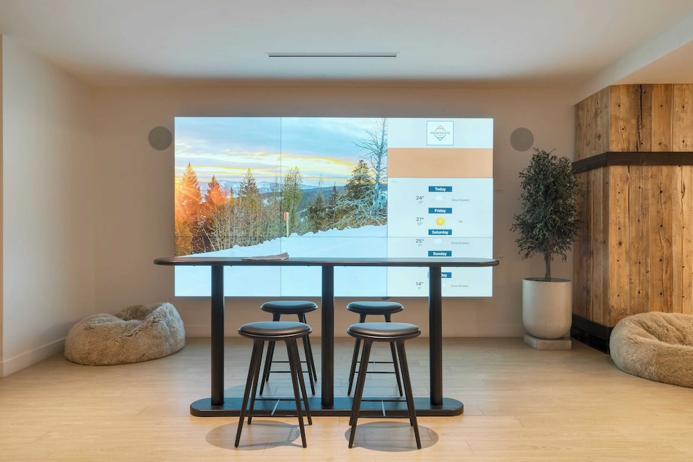 Luxe 3bdr Near Vail w/ Views Gym, Pool, Game Room Alpine Oasis at Frontgate