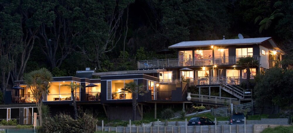 Ohiwa Beach Apartments Motel
