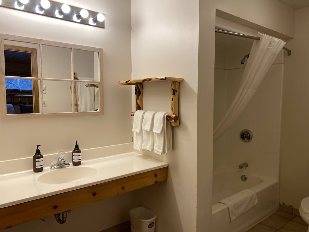 Gunflint Lodge & Outfitters