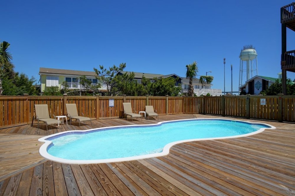 Absolute Paradise 5 Bedroom Home by RedAwning