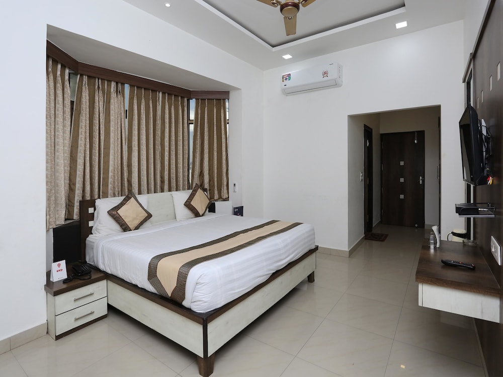 Capital O 10970 Hotel Krishna Palace