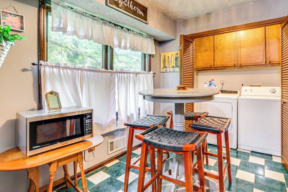 Group Getaway: Spacious Home in Stone Mountain!