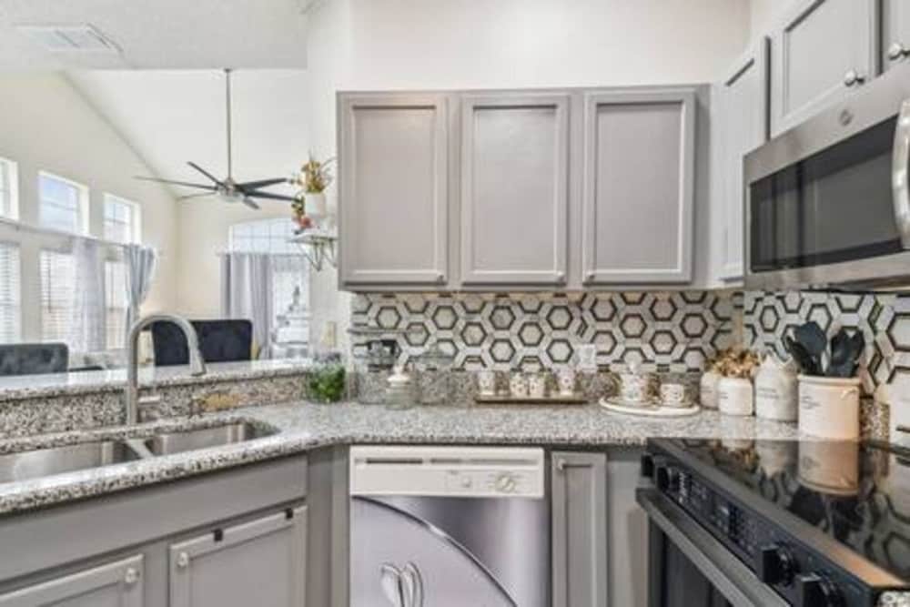 Lake Berkley 4BR Villa - Near Disney & Pool