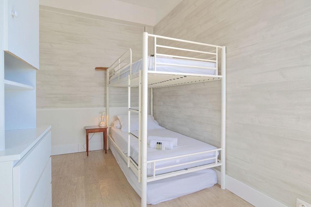 L Horizon in Cannes With 2 Bedrooms and 1 Bathrooms