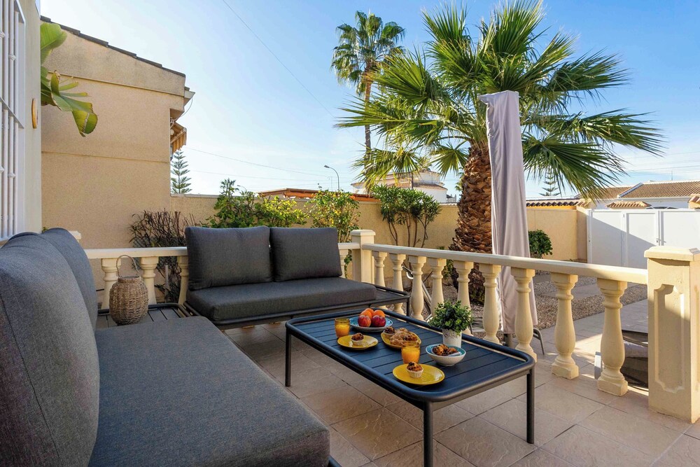 Beautiful and Cozy Villa With Private Pool in Urb, San Luis, El Chaparral, Torre