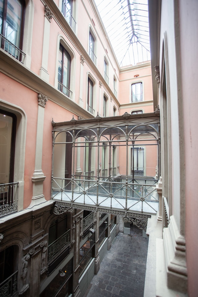 Las Ramblas Pasaje Bacardi Apartments - Image 2