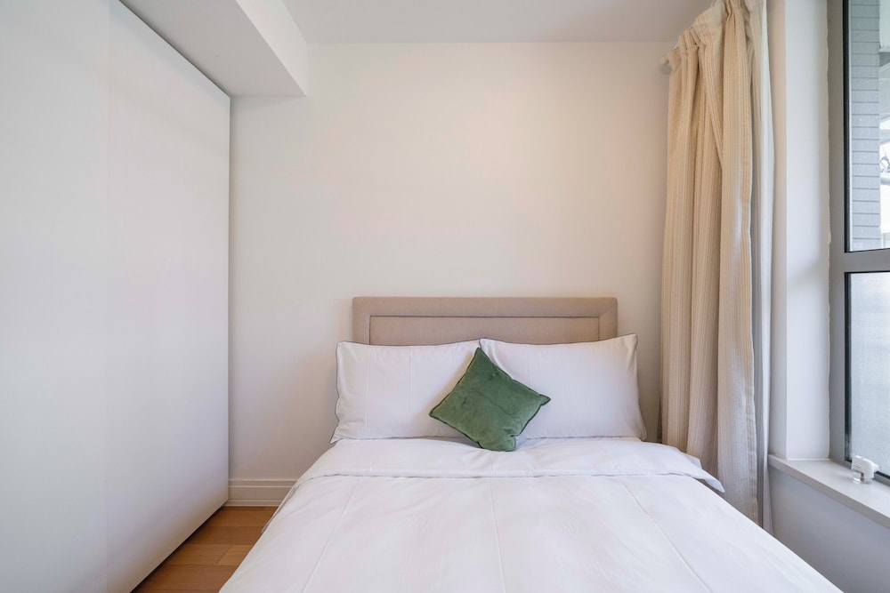 Tyms Stylish 3BR 2BA Apt Xujiahui Metro