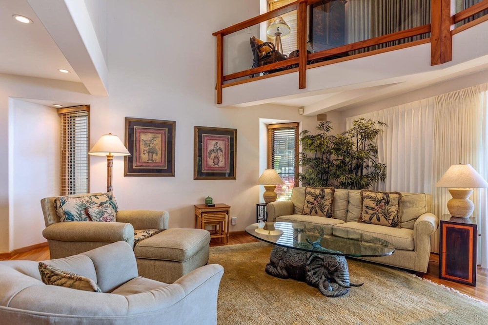 Air-conditioned Ocean Front Hawaii Townhome! - Sleeps 6 - Vrkcv