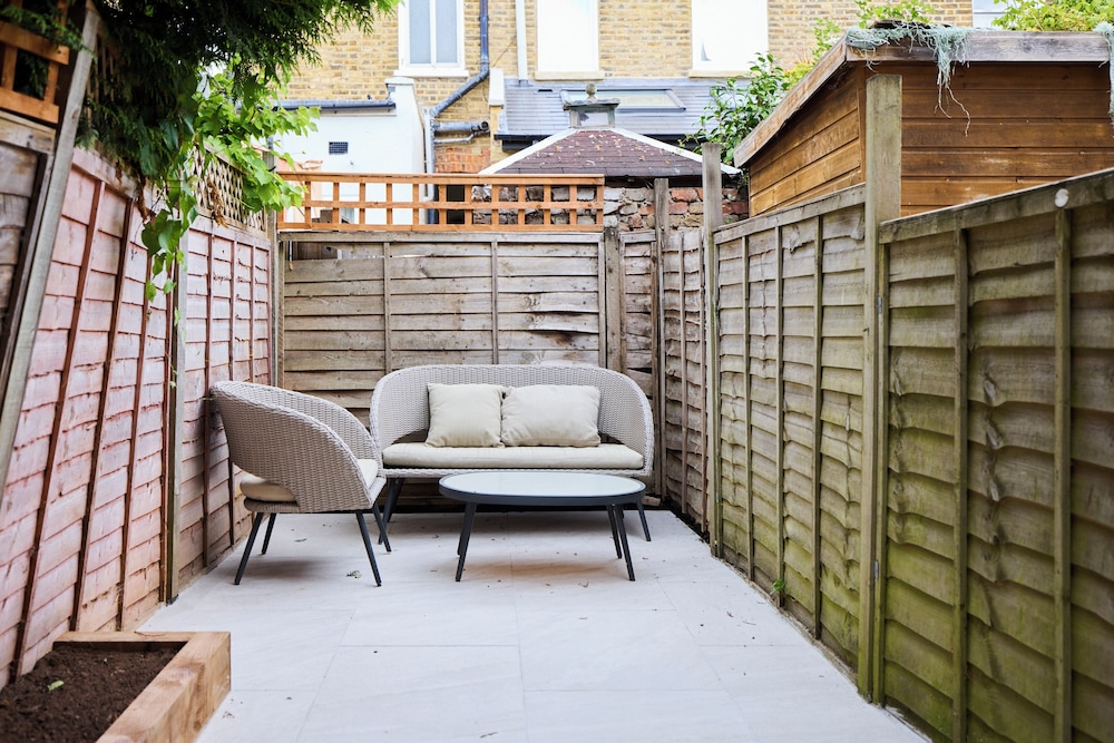 The Earlsfield Flat