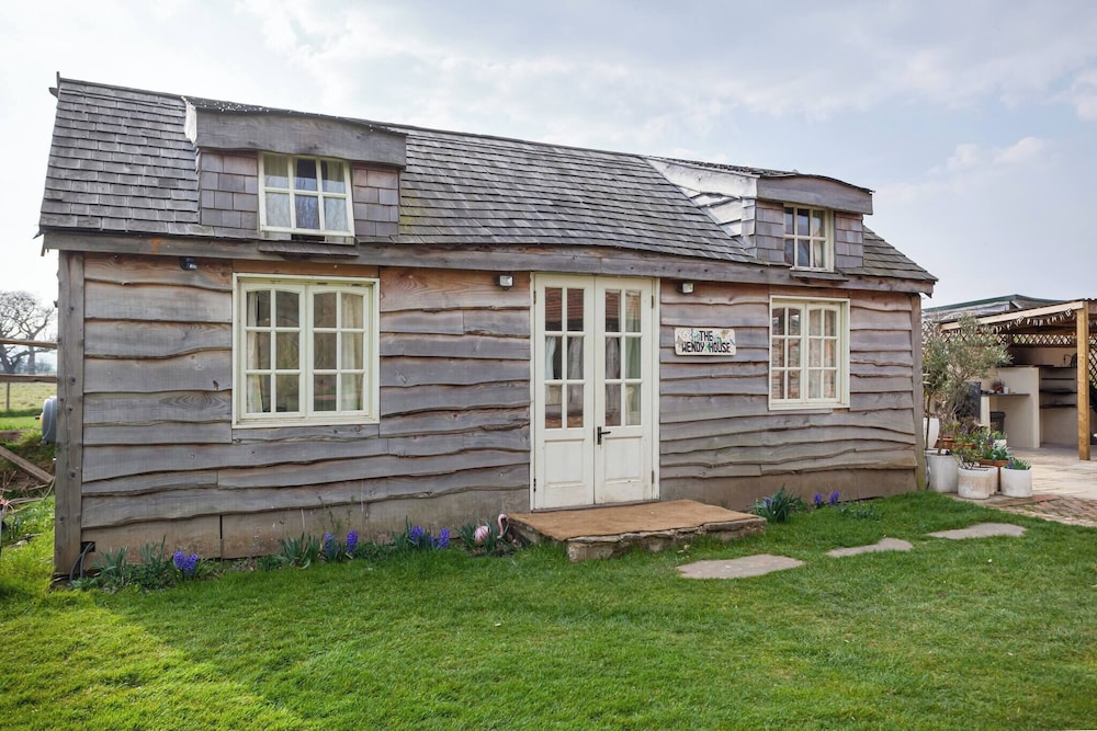 Lakeside Sussex Retreat