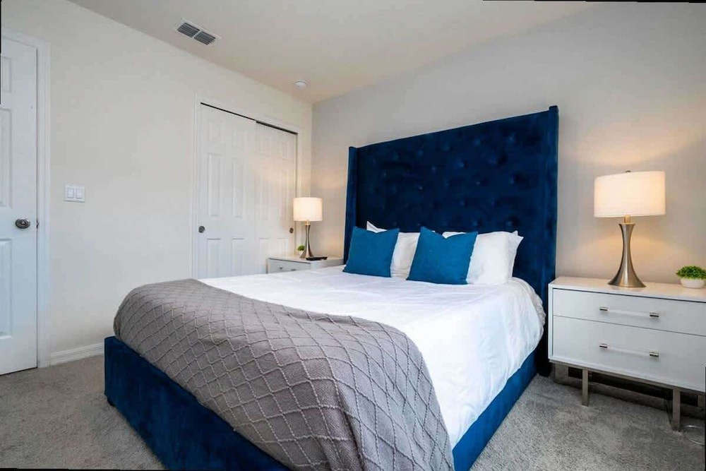 Splendid 6Bd w Private Pool Solara Resort 2154