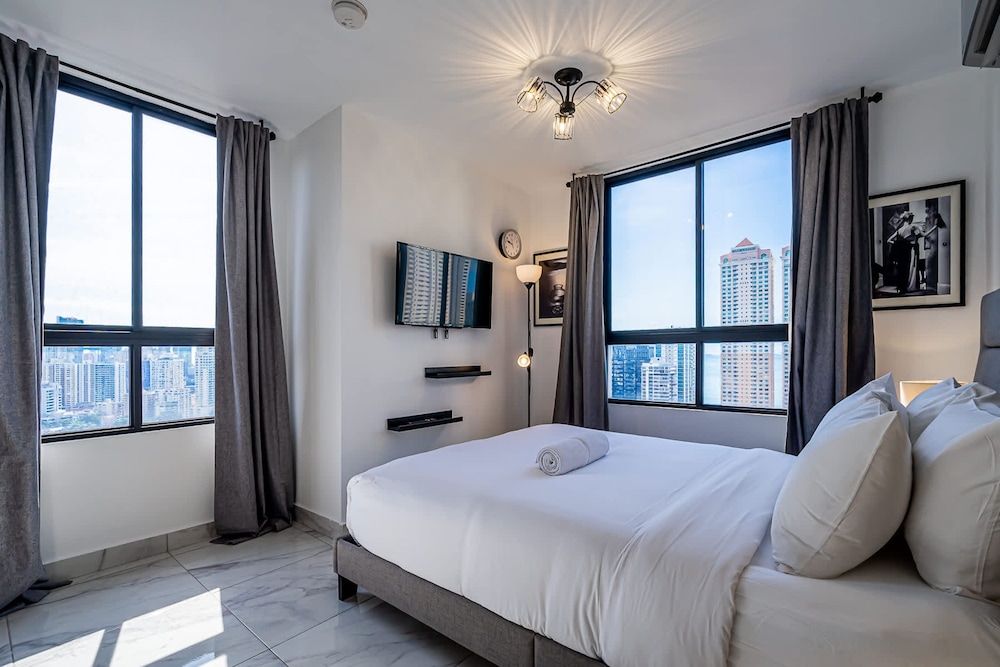 w Brilliant 1BR w Beautiful View in Calle 50