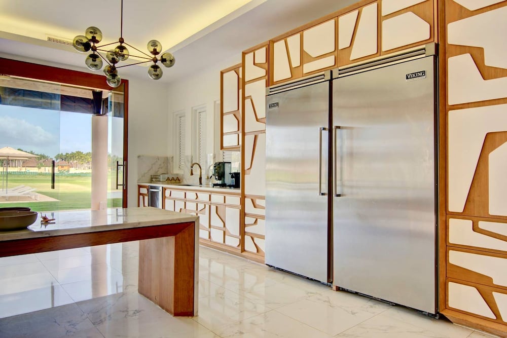 Architect s Estate w Pool Private Chef Butler