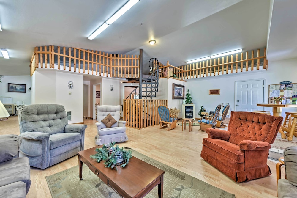 Huge Preston Cabin w/ Game Room & Mountain Views! view 2