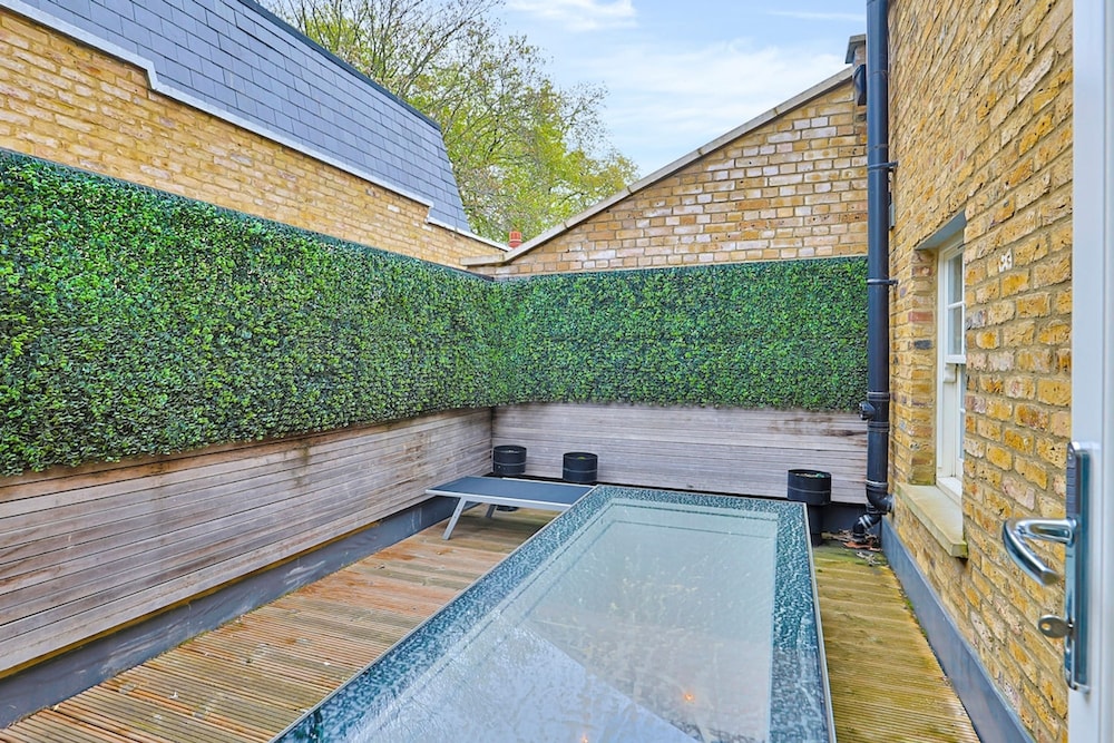 Luxe Home With Cinema Room - South Kensington