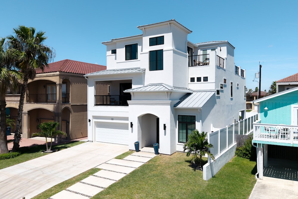Miramar House, 120 E. Constellation 6 Bedroom Home