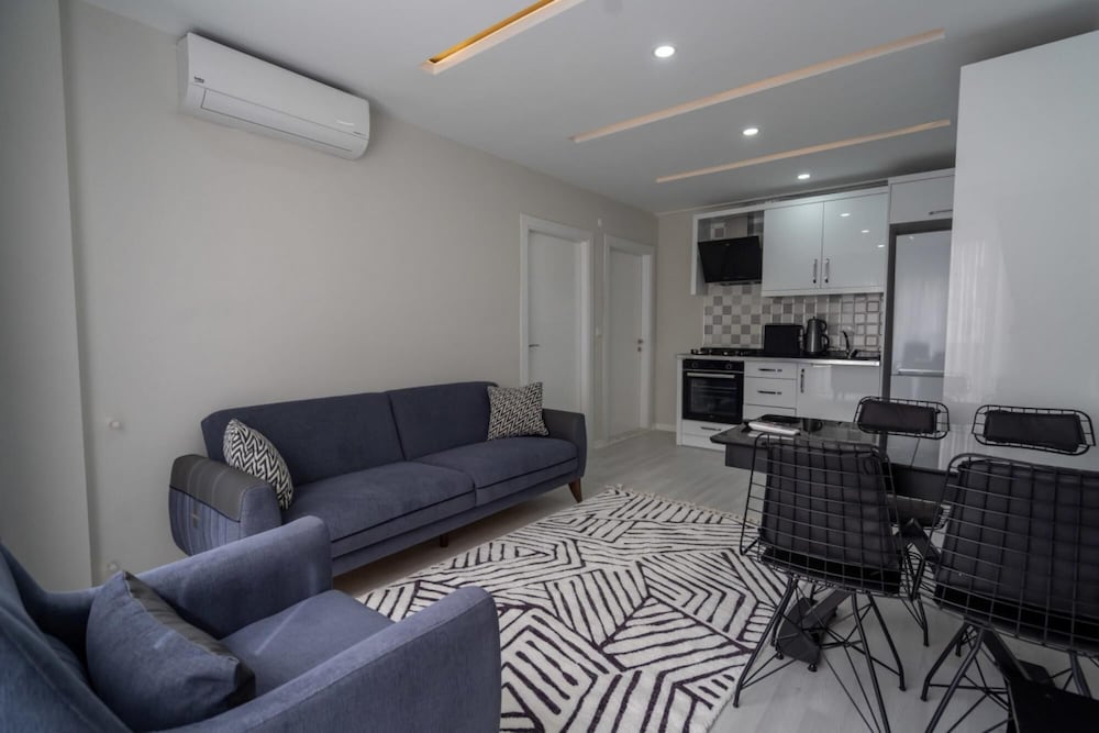 Apartment With Balcony Close to Beach in Muratpasa