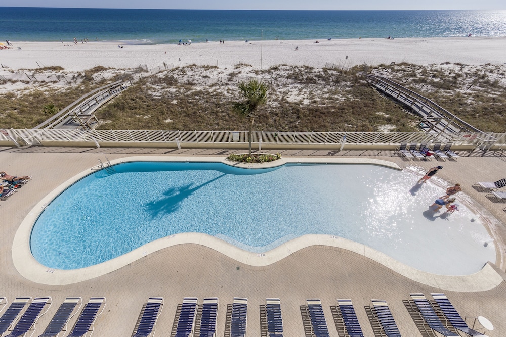 Lighthouse Condos by Hosteeva