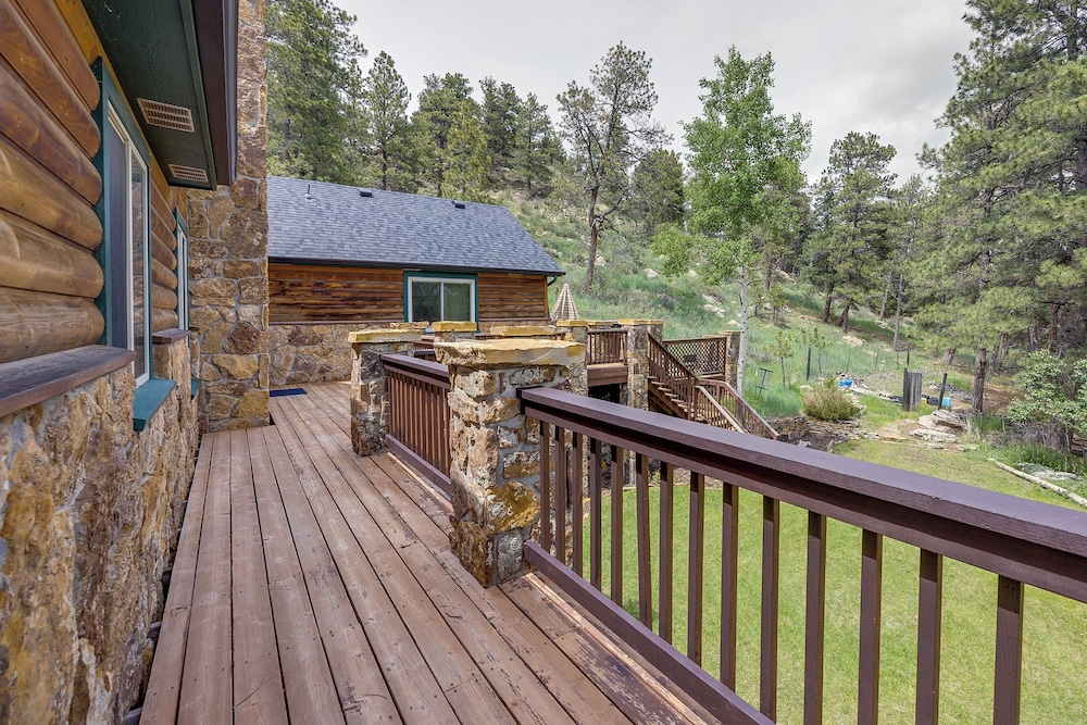 Peaceful Colorado Ranch Retreat w/ Deck & Acreage