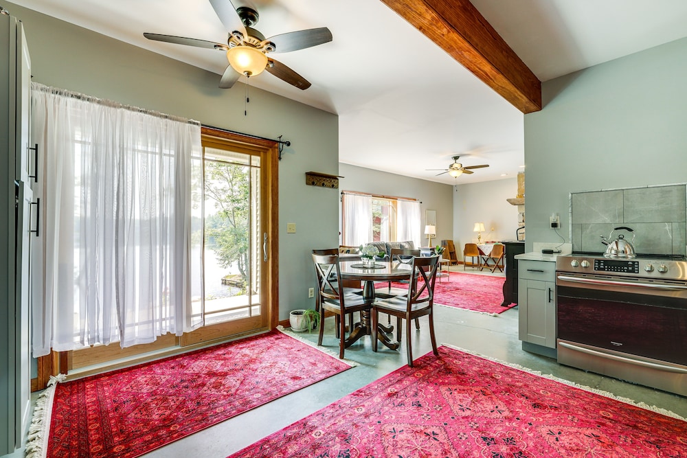 Lakefront Orange Vacation Rental - Pet Friendly!