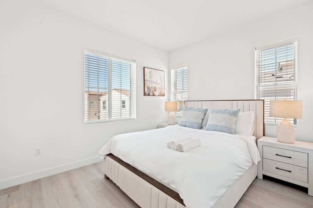 Stylish 3BR Oasis in Palm Desert Near El Paseo Zoo