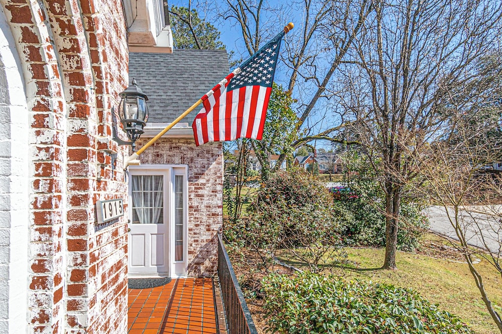 Historic Lakebottom Park Charm