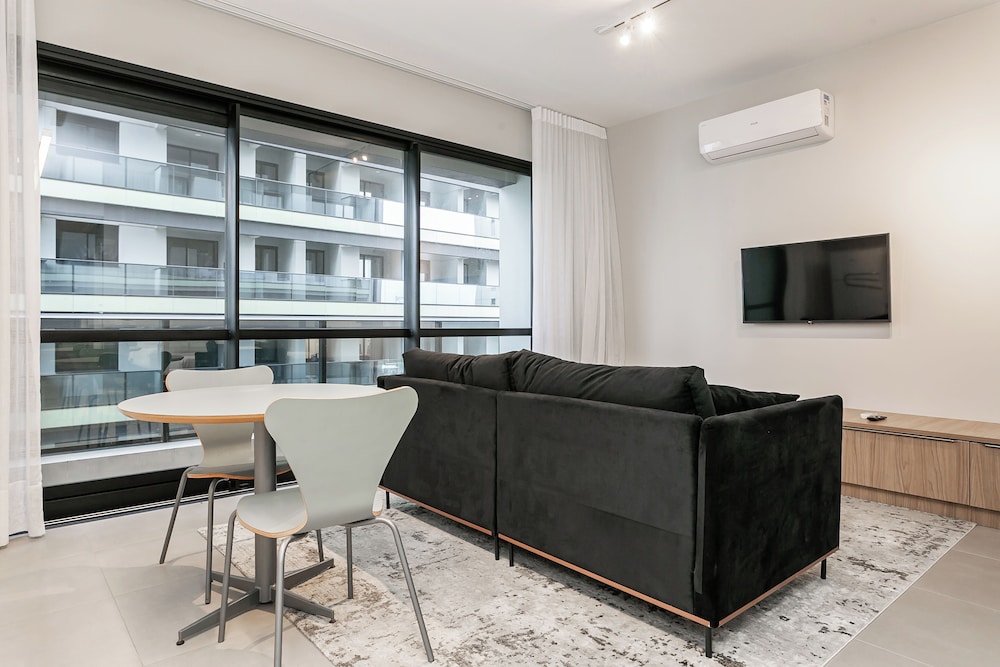 Studios Tower by Viva - Prédio com piscina e estacionamento no centro de Floripa