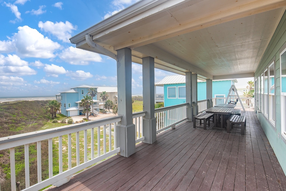 Beach Front Baby Ocean Views, Golf Cart & Pet Friendly!