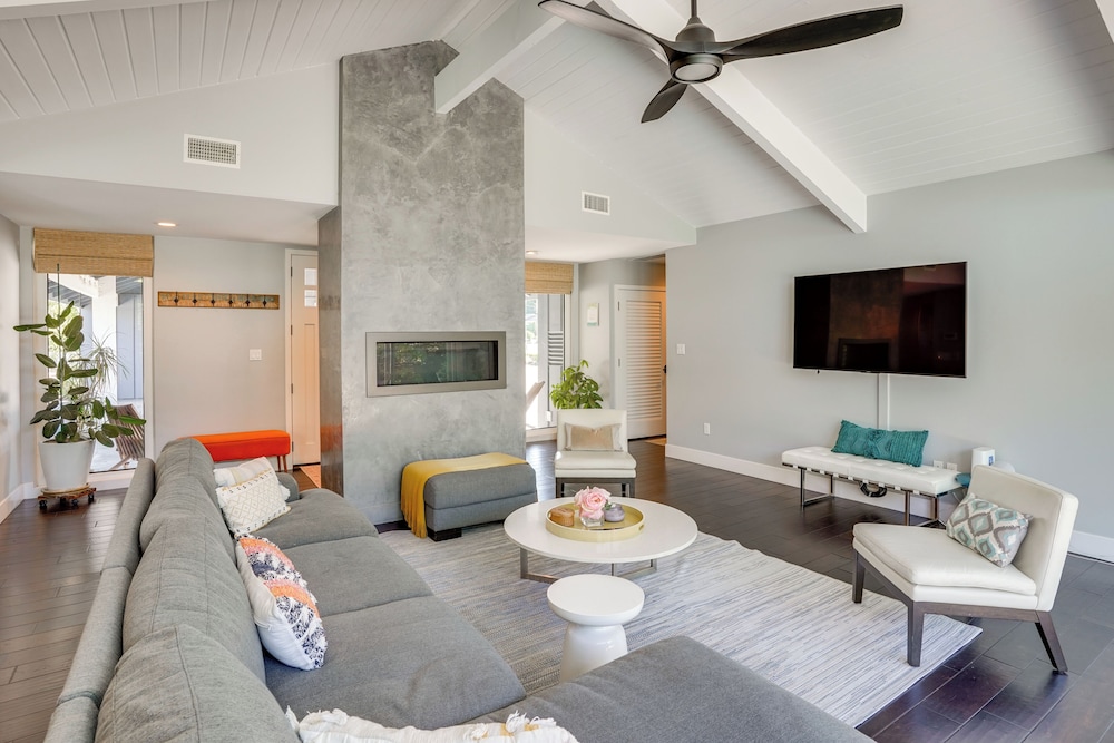 Mid Century Modern Gem w/ Pool in North Tustin