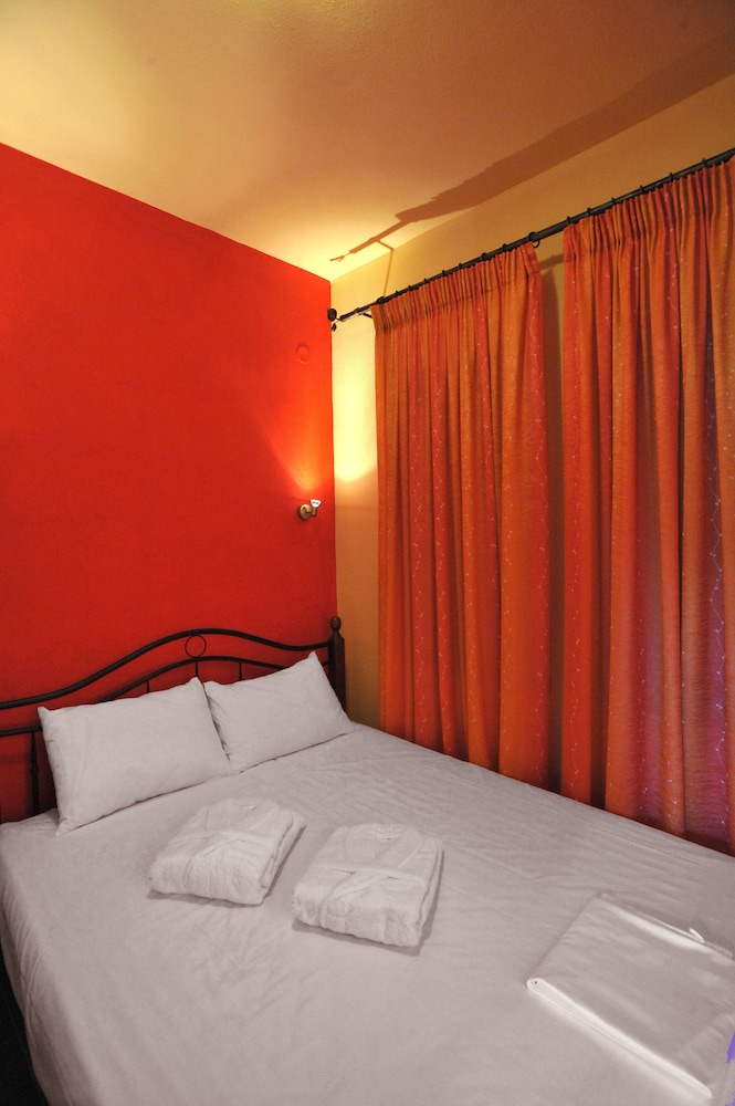 Symmetron Suites photo 3