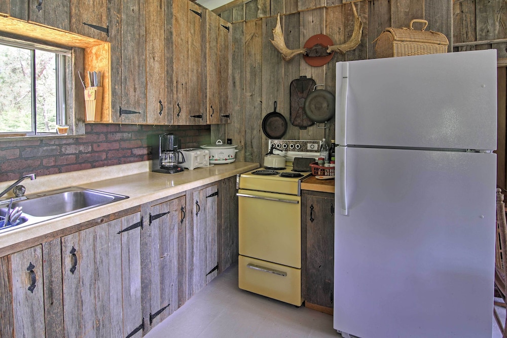 Rustic De Tour Village Cabin w/ Deck on Lake Huron