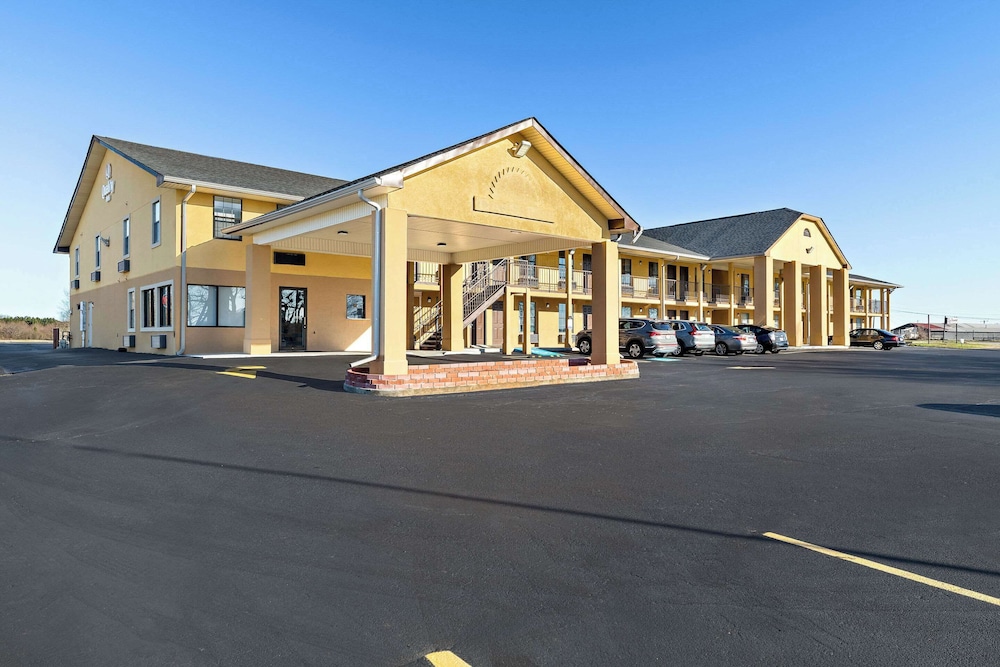 Monroe Vacations - Quality Inn - Property Image 37