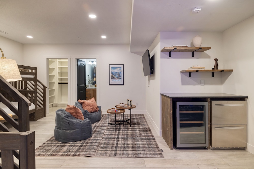 Abigail Drive Year-round Retreat With Hot Tub Near Park City Adventures Skiing