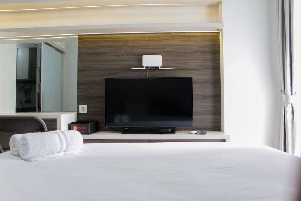 Comfy And Strategic Studio Signature Park Grande Apartment view 2